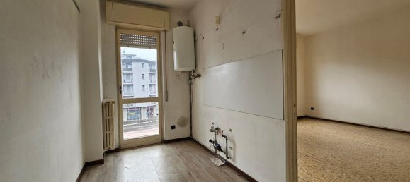 3 rooms Apartment in Mariano Comense, Italy No. 234784 5