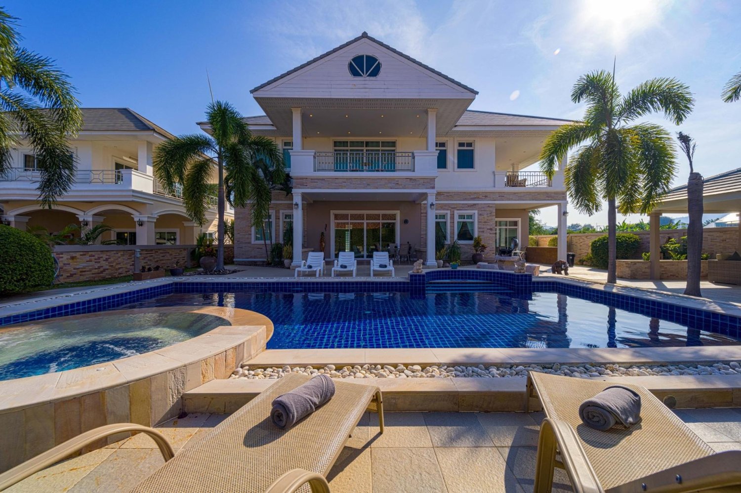 Кафе / ресторан с 6 спальнями в Хуа Хин, Таиланд № 12852