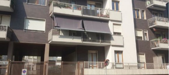 5-salle Appartement à Milan, Italy No. 240329 3