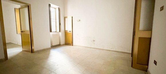 3 bedrooms Apartment in Taranto, Italy No. 358396 2