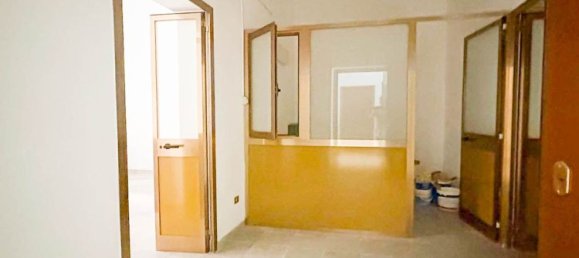 3 bedrooms Apartment in Taranto, Italy No. 358396 5