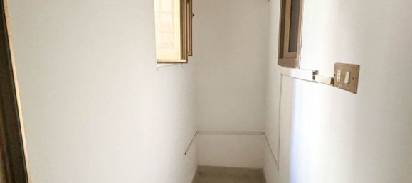 3 bedrooms Apartment in Taranto, Italy No. 358396 3