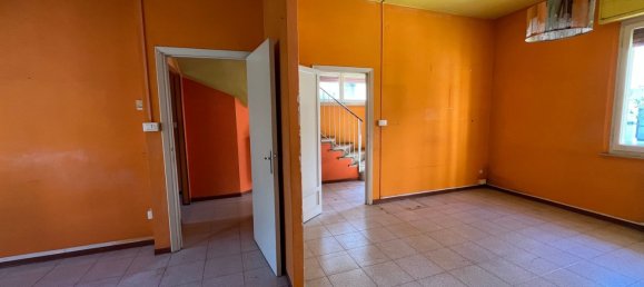 7 rooms House in Pesaro, Italy No. 1807 3