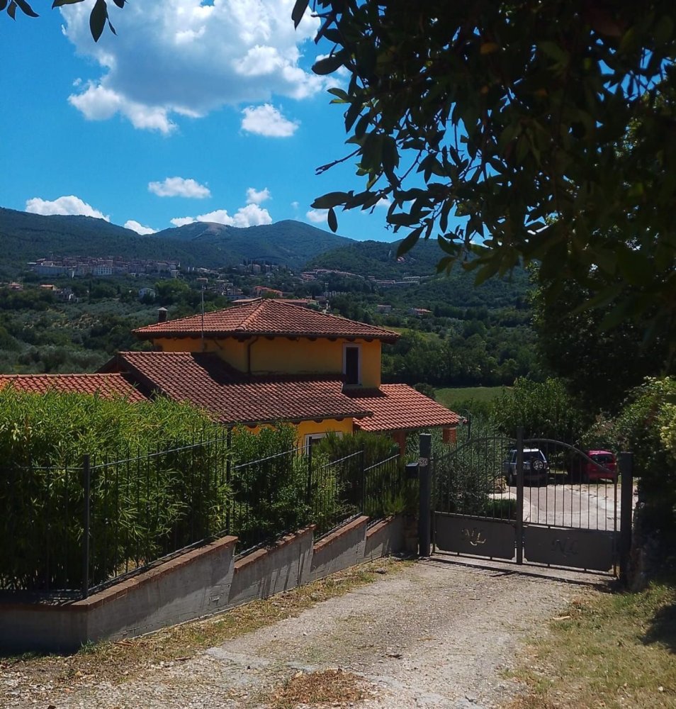 Villa de 6 dormitorios en Stroncone, Italy No. 326021