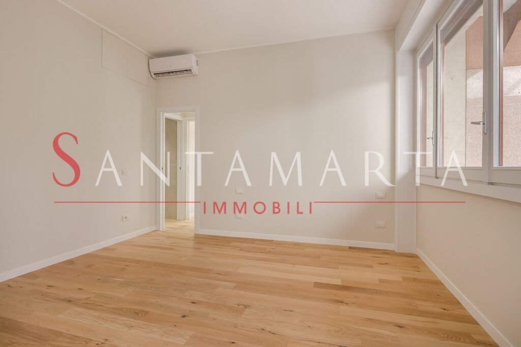 2 bedrooms Apartment in Milan, Italy No. 243515