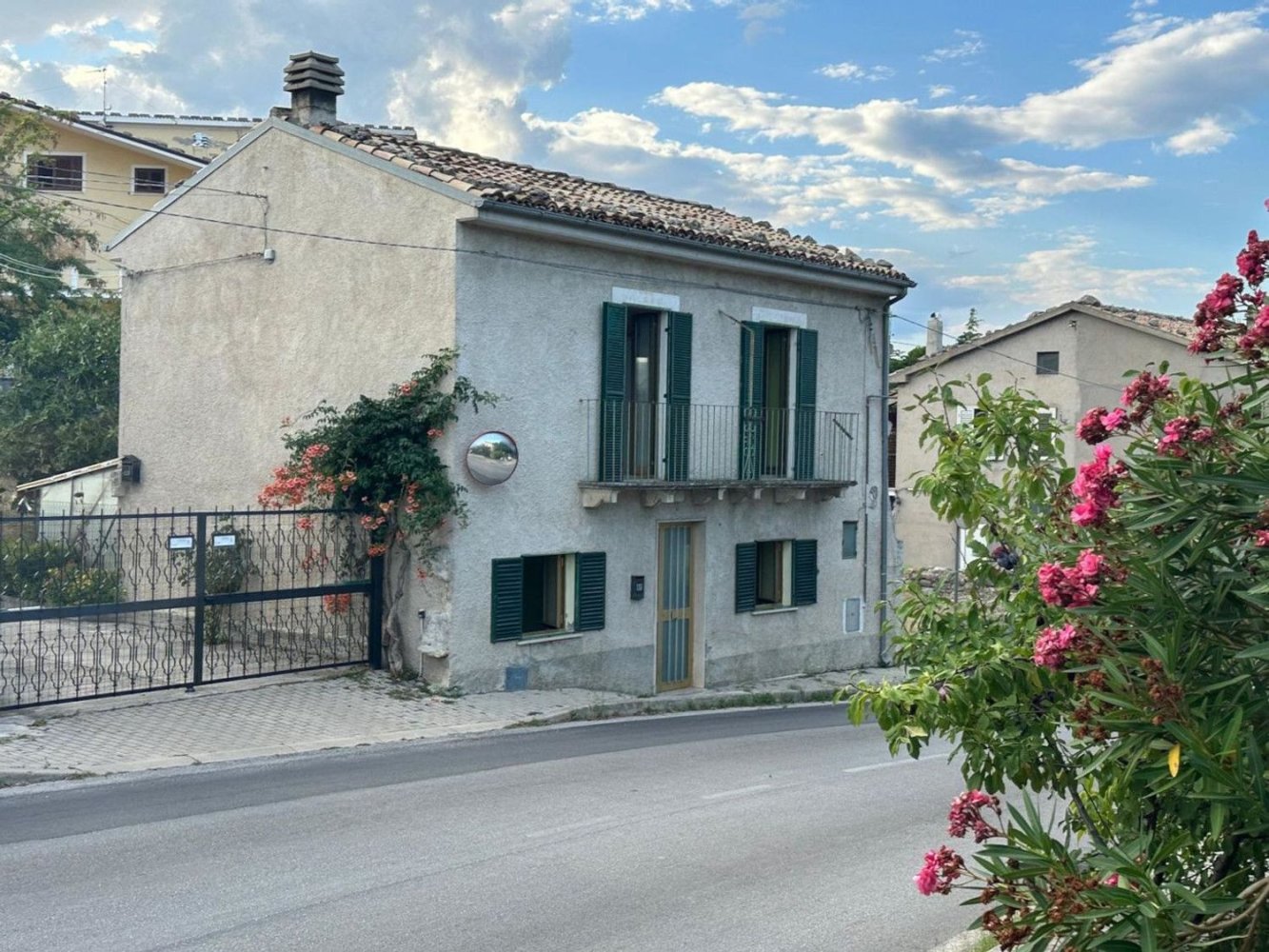 5 rooms House in San Valentino in Abruzzo Citeriore, Italy No. 283454