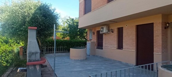 3 Schlafzimmer Wohnung in Castelfranco di Sotto, Italy, Nr. 355922 3