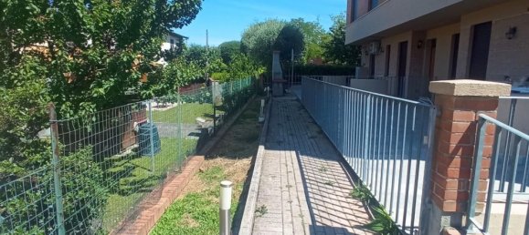 3 Schlafzimmer Wohnung in Castelfranco di Sotto, Italy, Nr. 355922 2