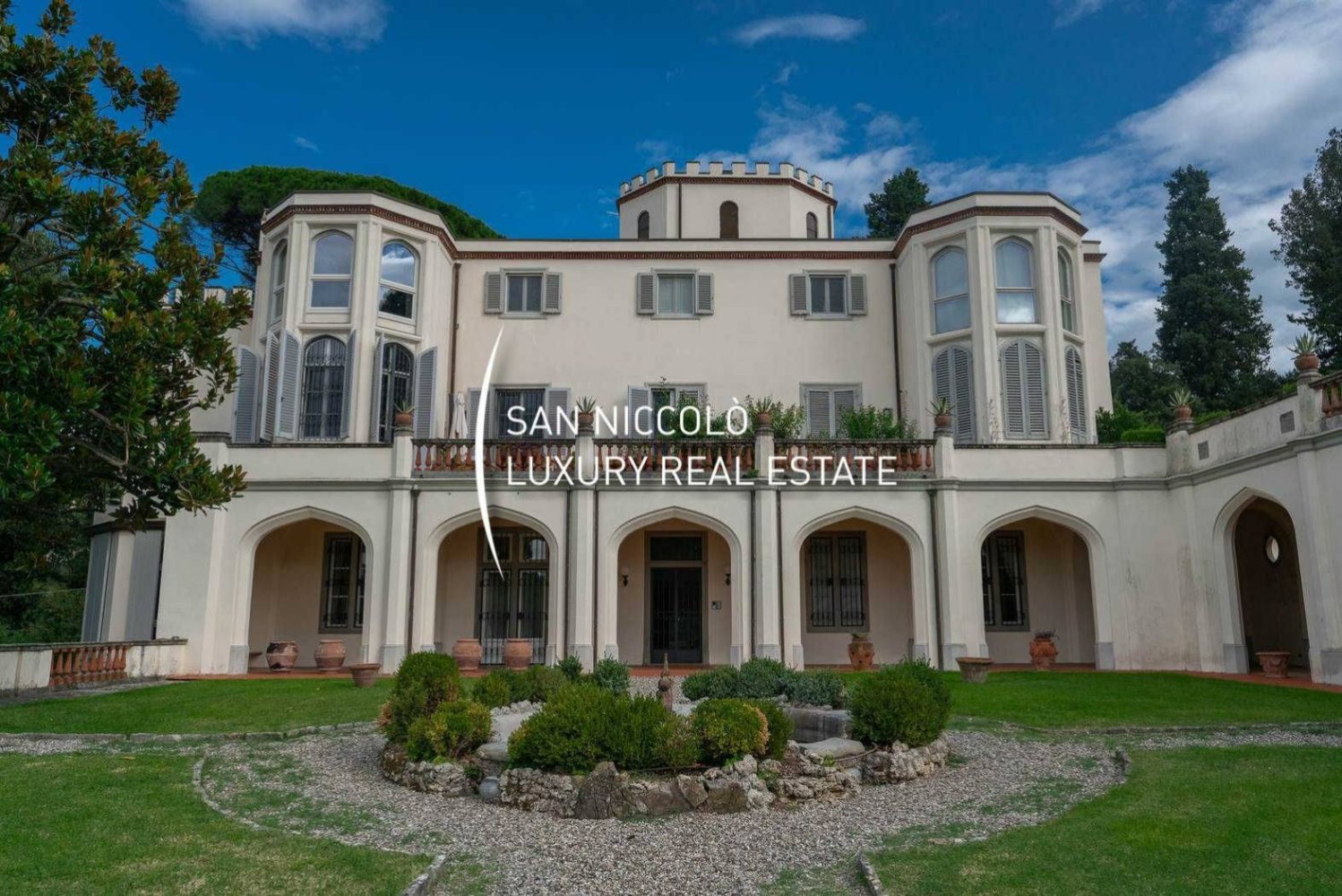 3 bedrooms Apartment in Florence, Italy No. 192897