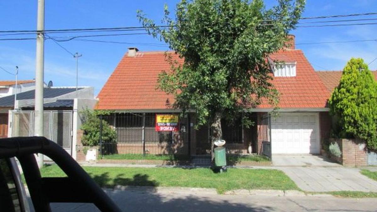3 bedrooms House in Mar del Plata, Argentina No. 83175