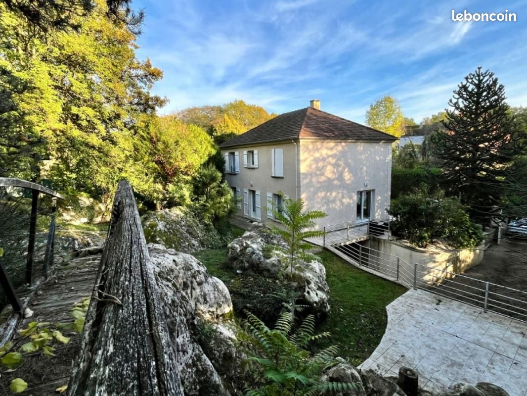 Casa de 5 dormitorios en Nemours, France No. 191536
