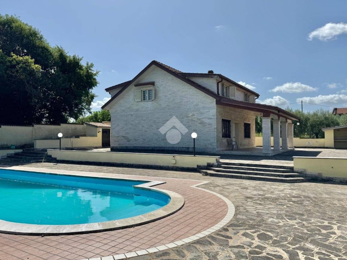 4 bedrooms Villa in San Cesareo, Italy No. 334391