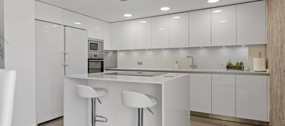 Villa de 4 dormitorios en Marbella, Spain No. 118617 16