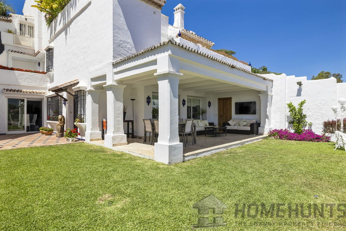 Villa de 4 dormitorios en Marbella, Spain No. 118617