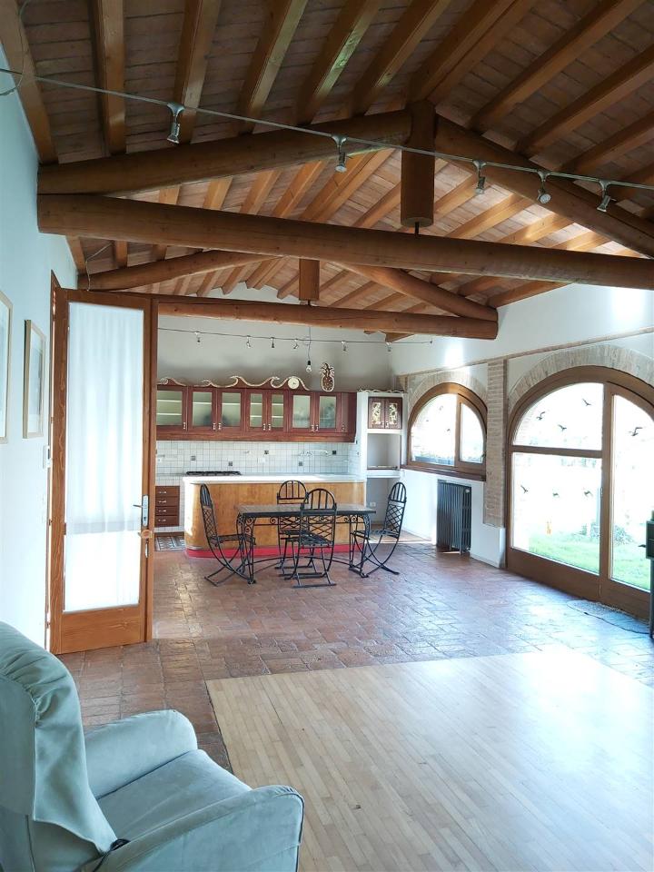 7-Zimmer Villa in Roncoferraro, Italy, Nr. 246033