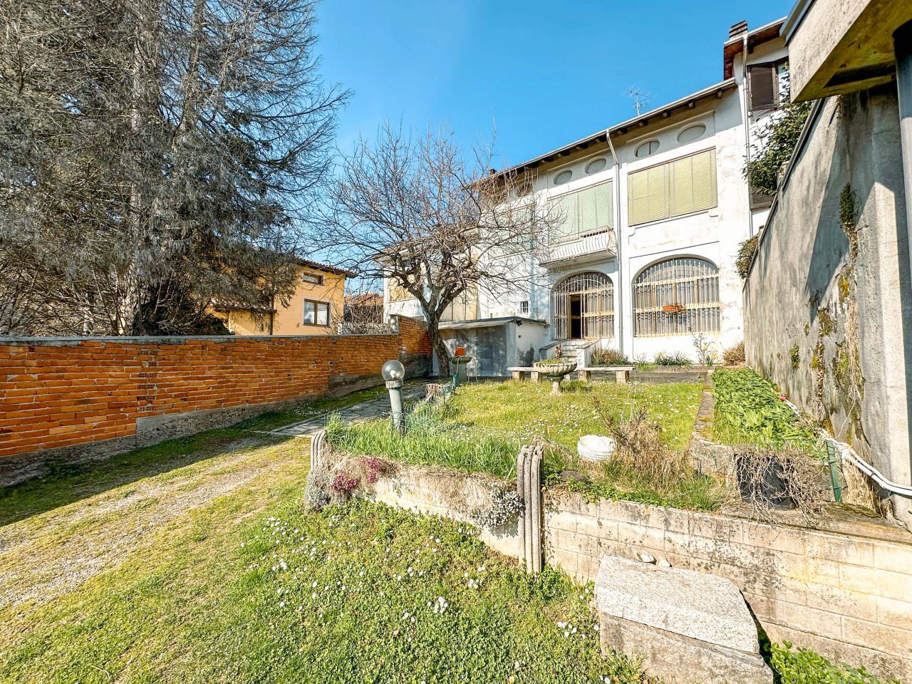 5-Zimmer Haus in Borgosesia, Italy, Nr. 237798