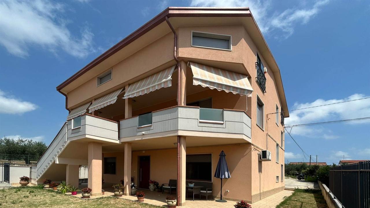 Villa de 16 divisões em Lanciano, Italy N.º 123898