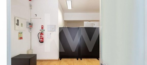 187m² Commercial property in Amadora, Portugal No. 87678 20