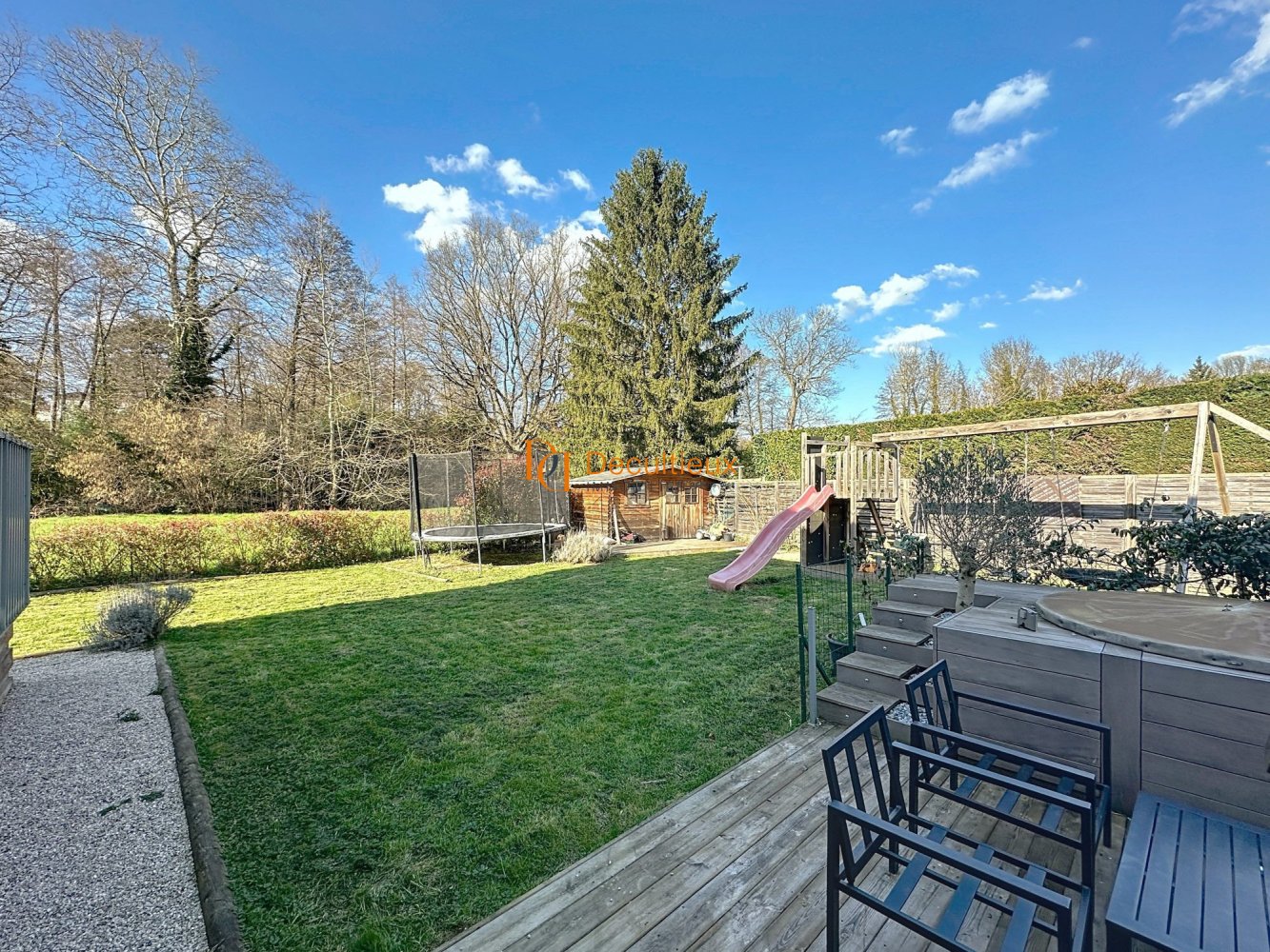 Villa de 4 dormitorios en Toussieux, France No. 245001