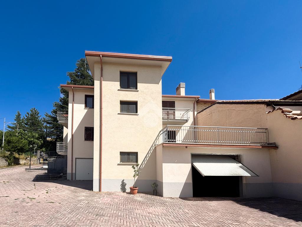 3 Schlafzimmer Wohnung in L'Aquila, Italy, Nr. 318061