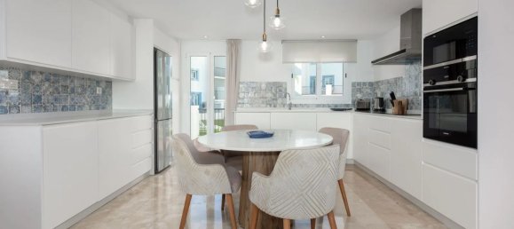 2 bedrooms Apartment in Estepona, Spain No. 21253 3