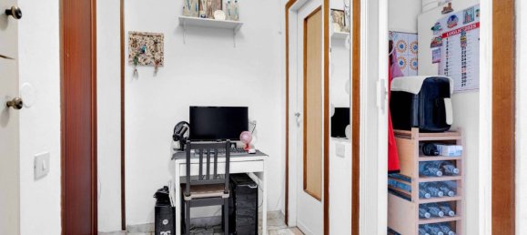 Studio in Milan, Italy No. 321296 4