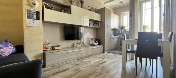 3 rooms Apartment in Turin, Italy No. 164204 2