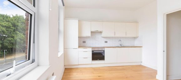 1 bedroom Apartment in Epsom, United Kingdom No. 9766 2