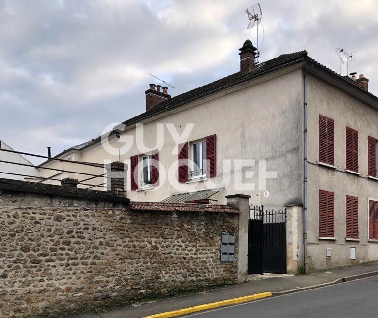 150m² Building in Tournan-en-Brie, France No. 180700