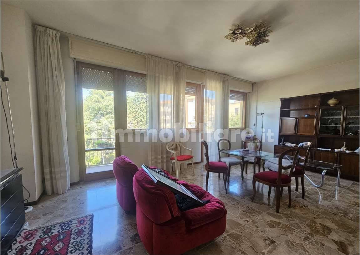 4 bedrooms Apartment in Urbino, Italy No. 344632