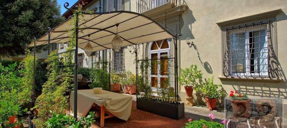 5 bedrooms Villa in Florence, Italy No. 317 3