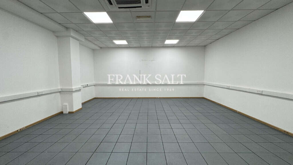 1700m² Office in Luqa, Malta No. 13300