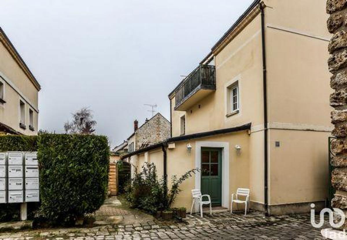 Studio à condo à Maurecourt, France No. 23871