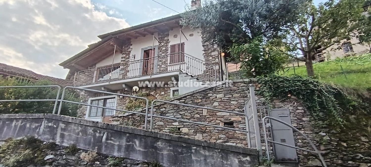 3 bedrooms Villa in Stresa, Italy No. 347689