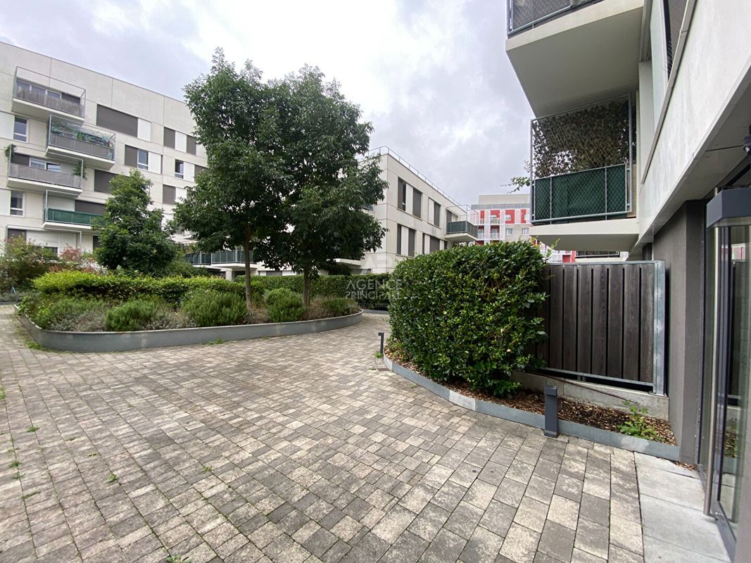 2 غرف نوم شقة في Nanterre, France رقم 178031