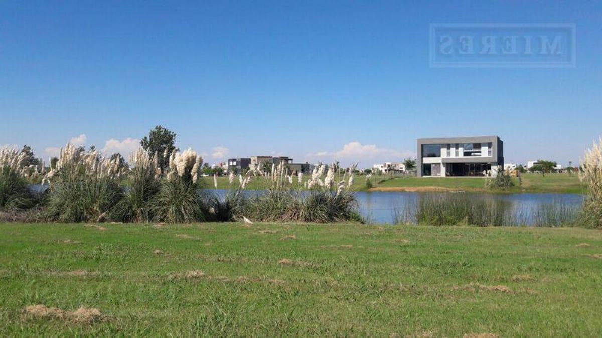 Terreno en Escobar, Argentina No. 114453