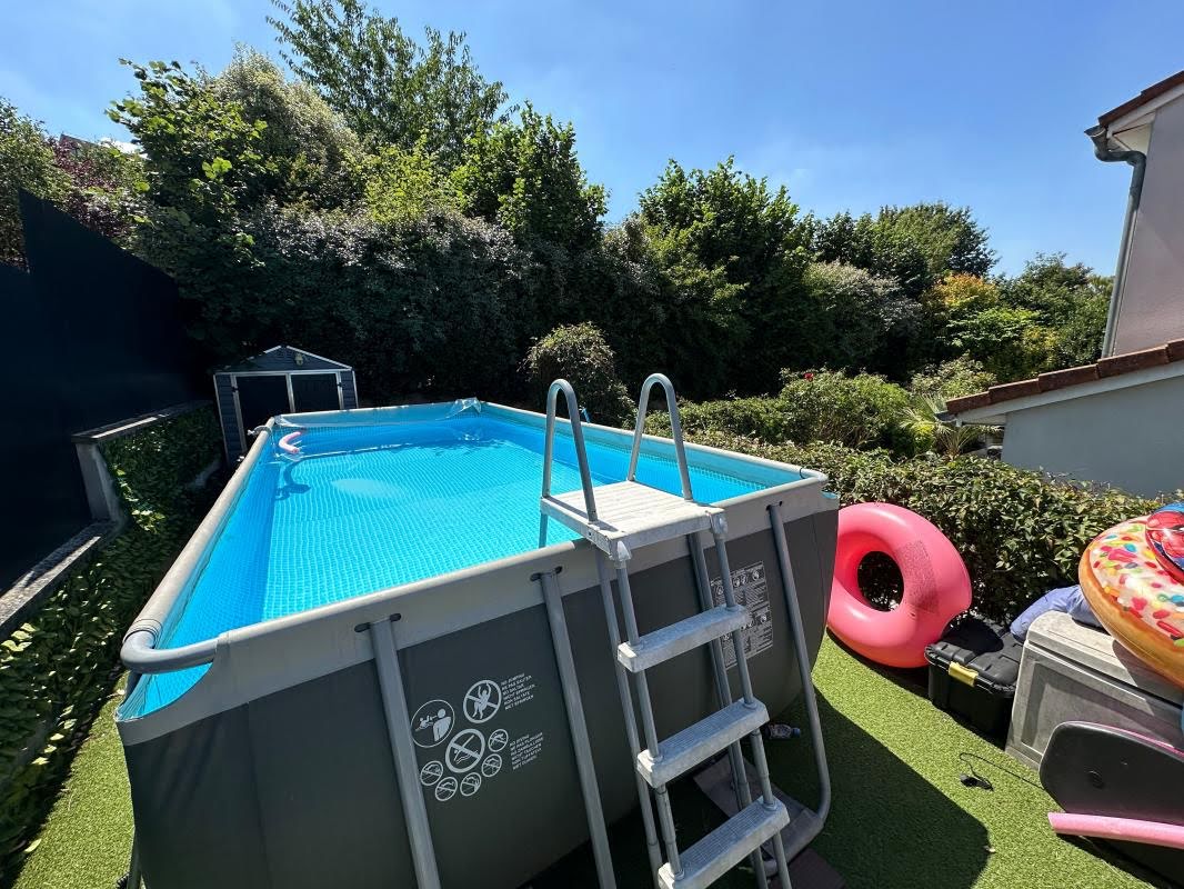 4 غرف نوم منزل في Noisy-le-Sec, France رقم 136047