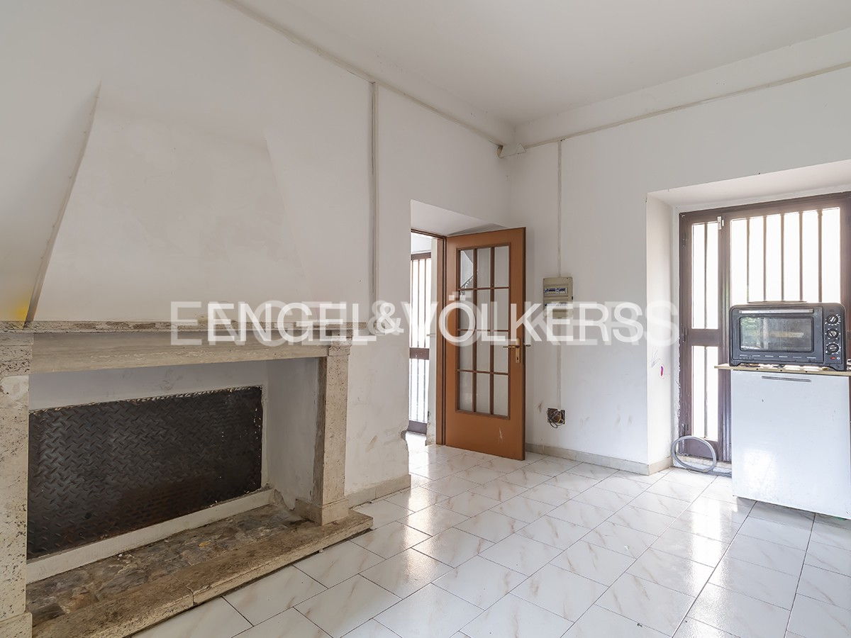 8 bedrooms Building in Marcellina, Italy No. 103857