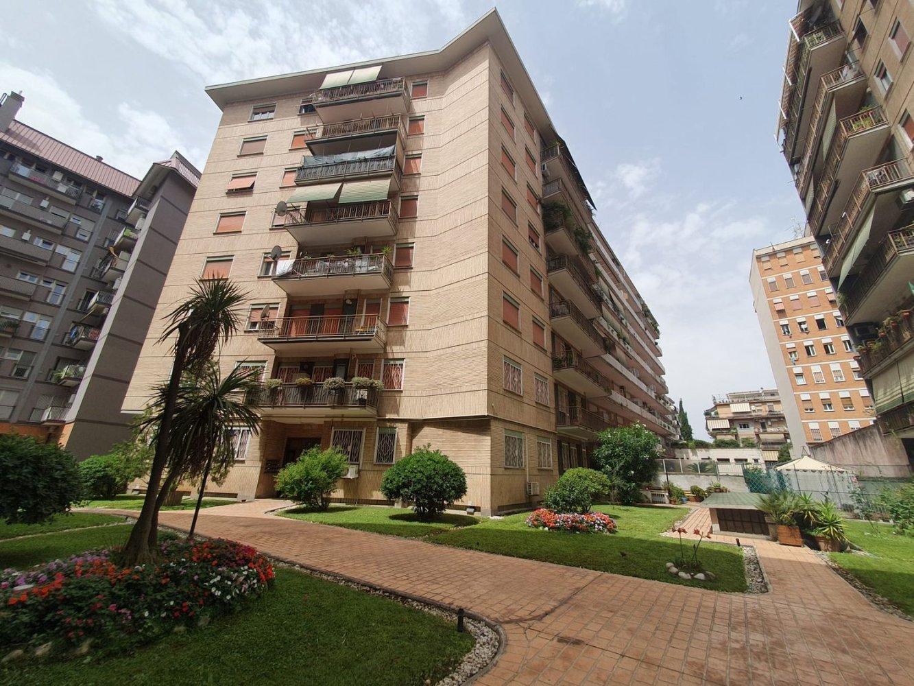 3 rooms Apartment in Rome, Italy No. 192290