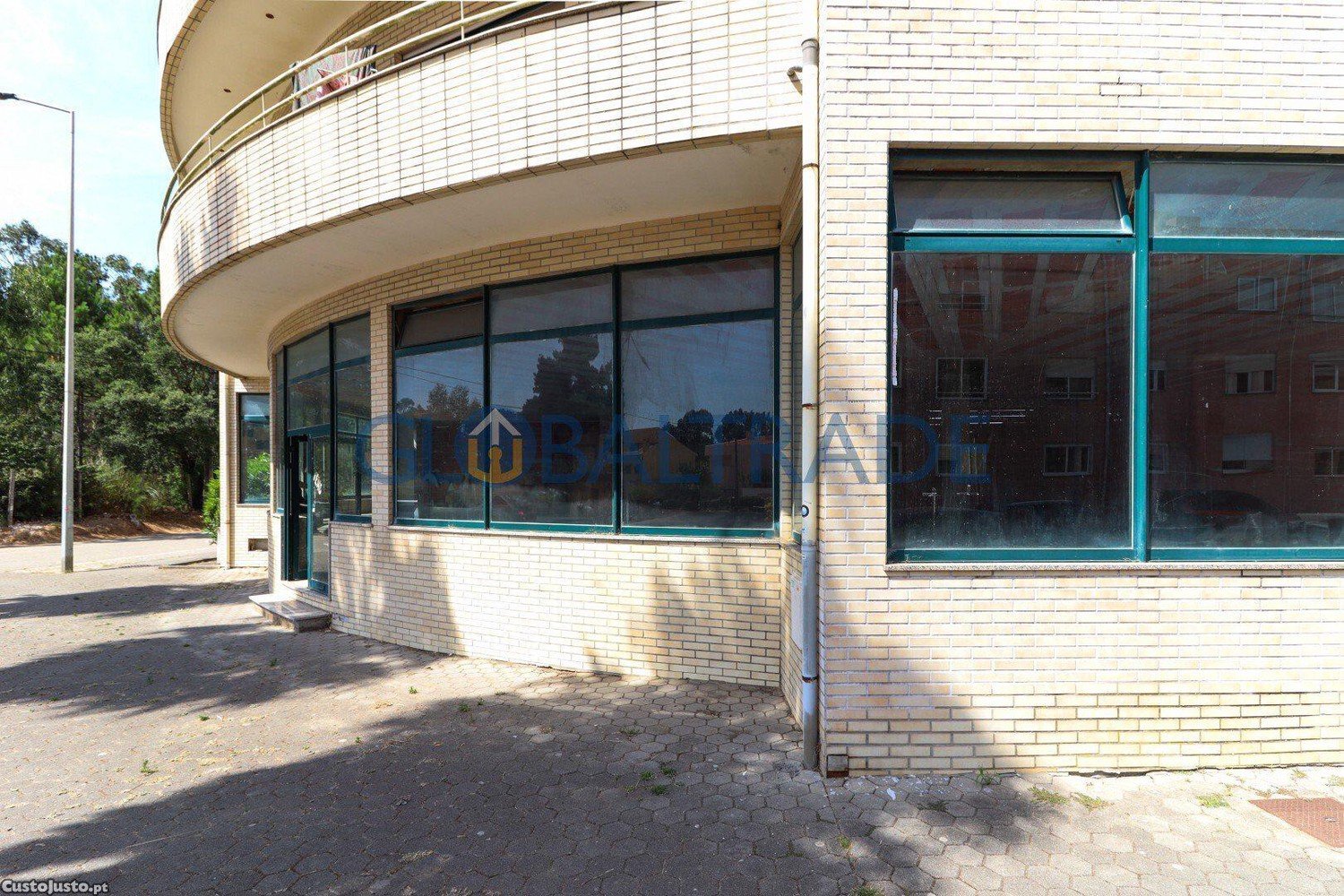 331m² Commercial property in Madalena, Portugal No. 259600