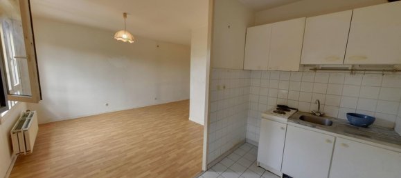 Studio in Evry, France No. 175352 3