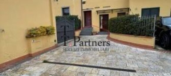 4 rooms House in Campi Bisenzio, Italy No. 40327 27