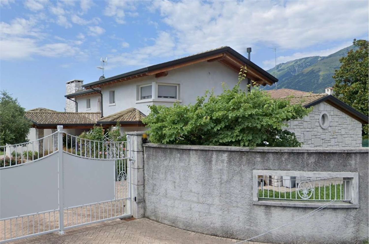 9 rooms Villa in Pordenone, Italy No. 306916