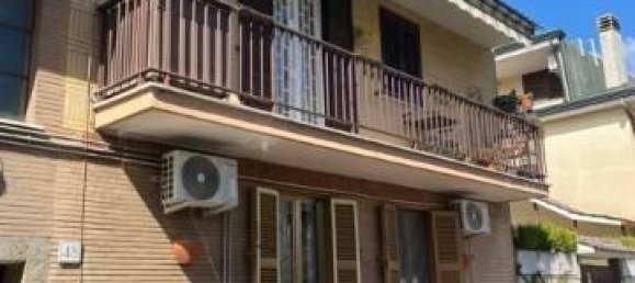 3 rooms Apartment in Rome, Italy No. 35114 2