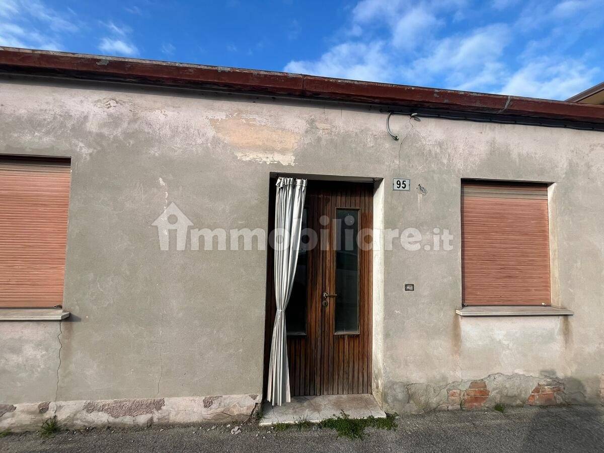 1 bedroom Villa in Taglio di Po, Italy No. 60619