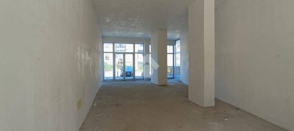 1 room Commercial property in Cosenza, Italy No. 114933 4