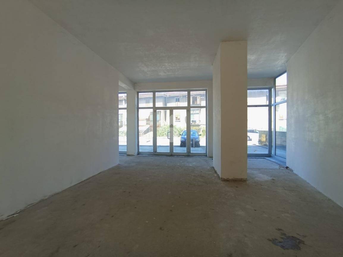 1 room Commercial property in Cosenza, Italy No. 114933