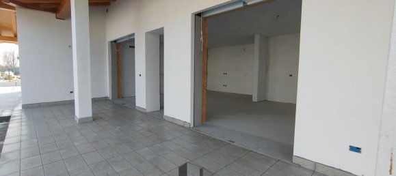 Casa de 5 habitaciónes en Pordenone, Italy No. 30666 2