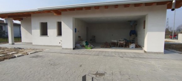Casa de 5 habitaciónes en Pordenone, Italy No. 30666 27
