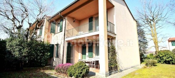 3 bedrooms Villa in Casatenovo, Italy No. 73052 2